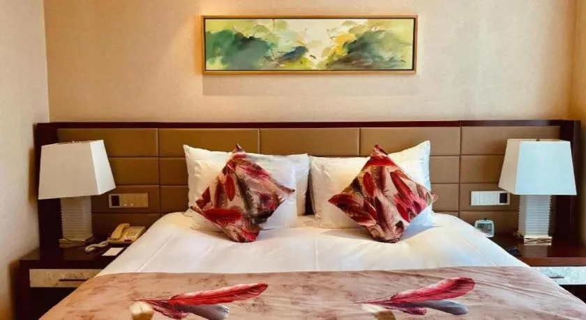 Bed in New Century Grand Hotel Lishui Huaqiao