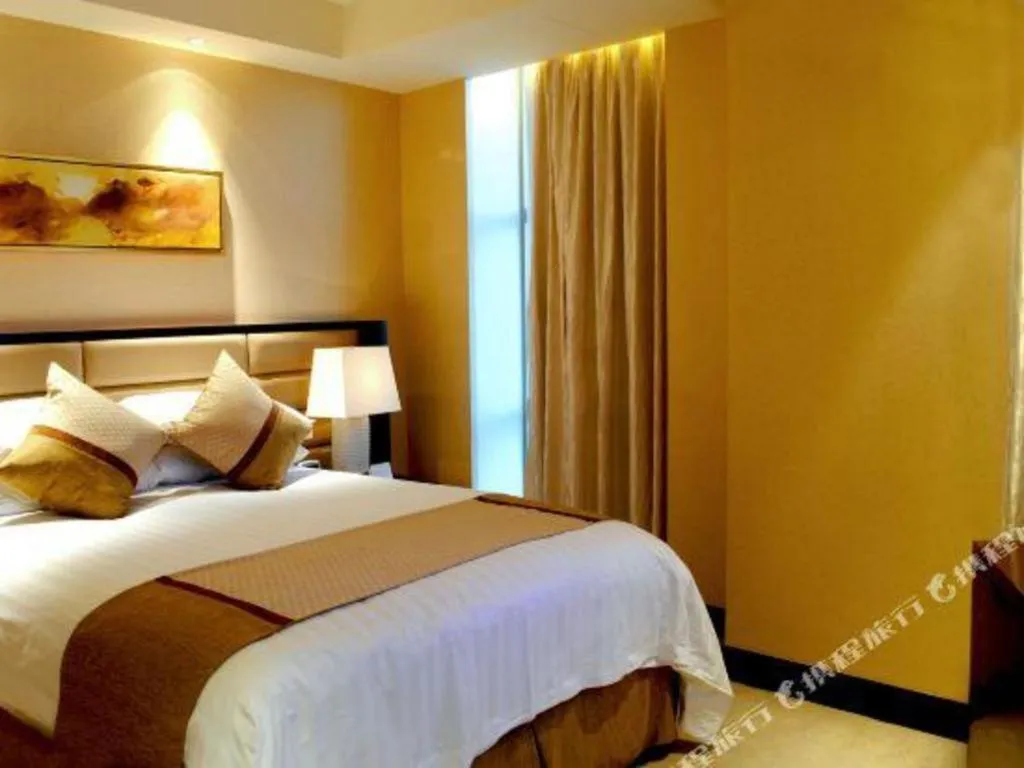 Bed in New Century Grand Hotel Lishui Huaqiao