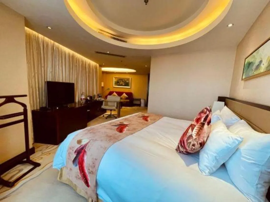 Bed in New Century Grand Hotel Lishui Huaqiao
