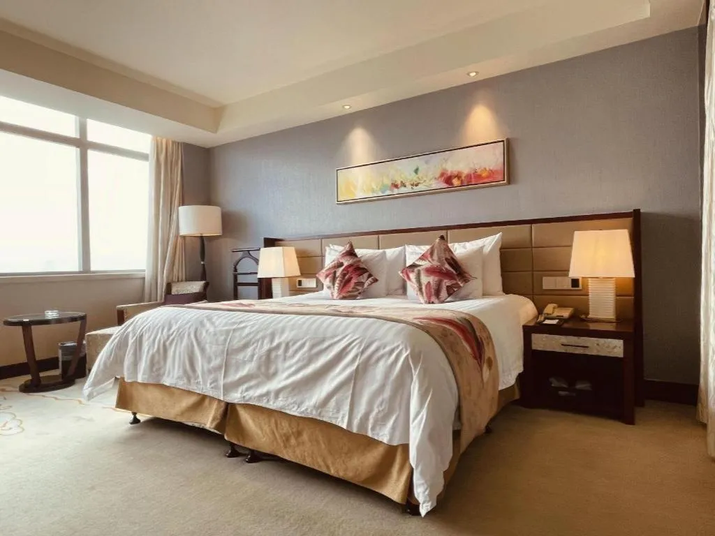 Bed in New Century Grand Hotel Lishui Huaqiao