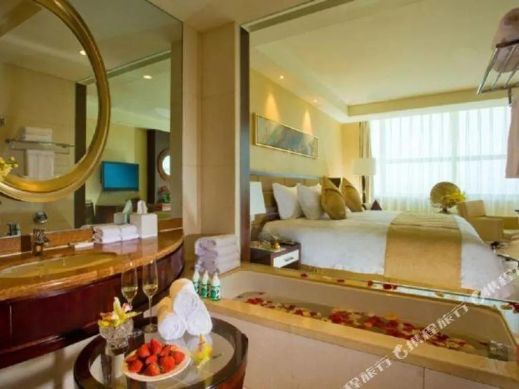 Bed in New Century Grand Hotel Lishui Huaqiao