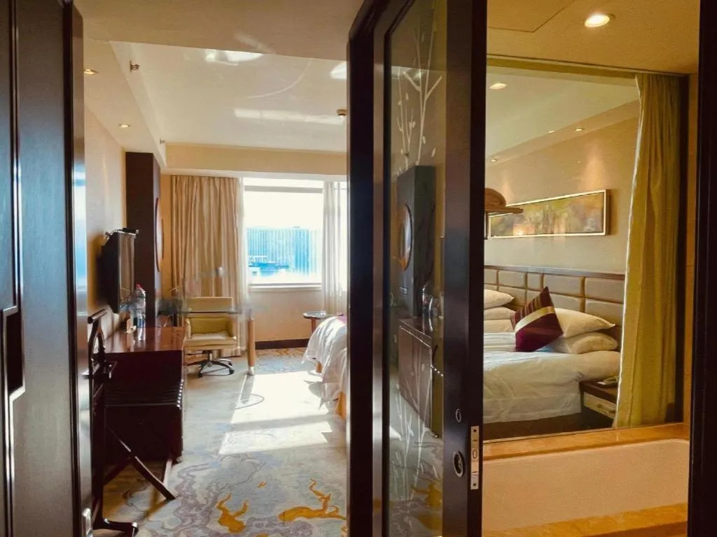 Bed in New Century Grand Hotel Lishui Huaqiao