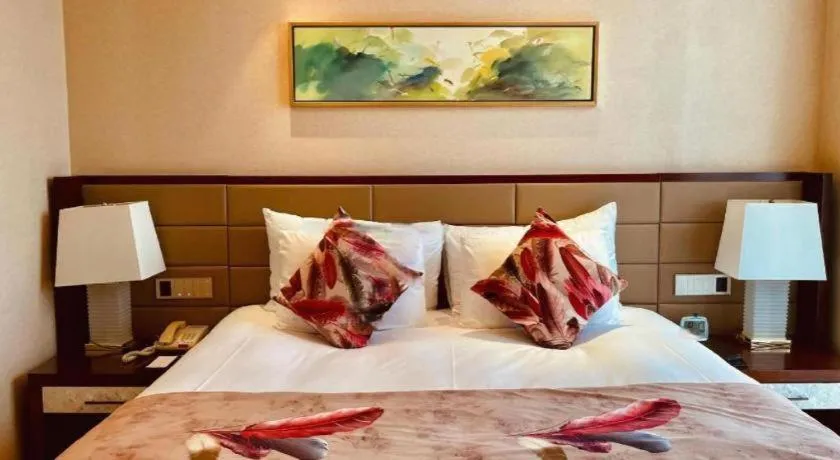 Bed in New Century Grand Hotel Lishui Huaqiao