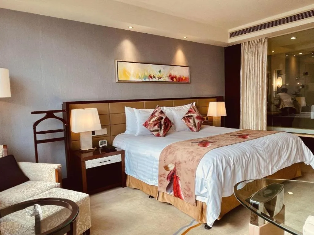 Bed in New Century Grand Hotel Lishui Huaqiao