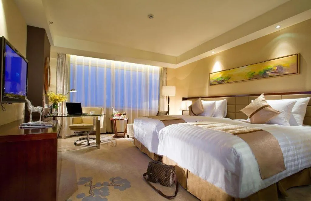Bed in New Century Grand Hotel Lishui Huaqiao