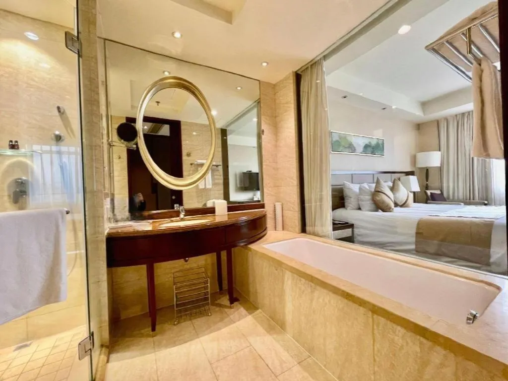 Bed in New Century Grand Hotel Lishui Huaqiao