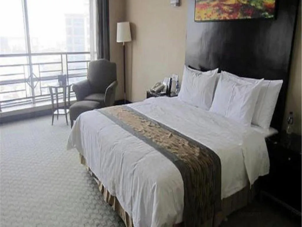 Bed in Qingdao Blue Horizon Hotel Laoshan