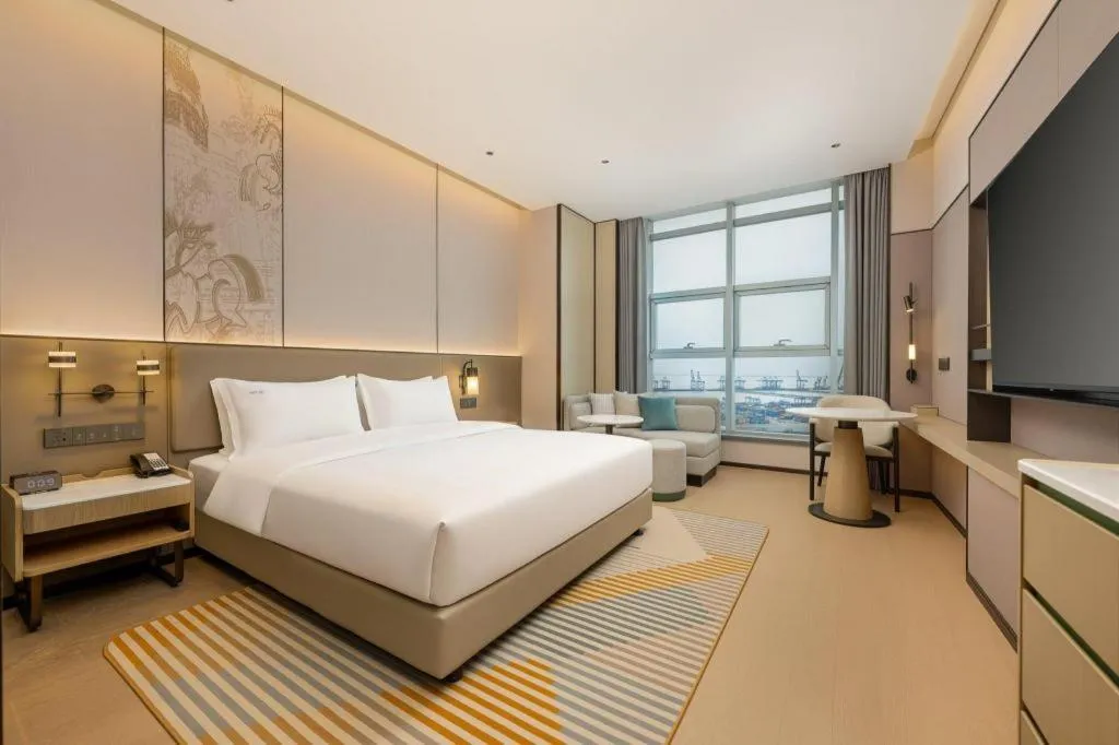 Bed in Holiday Inn Hotel & Suites Jiaxing Hangzhou Bay By IHG