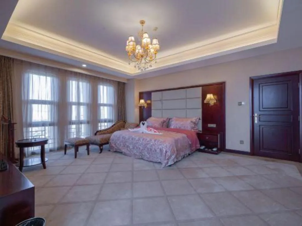 Bed in Dolton Changsha Spa Hotel