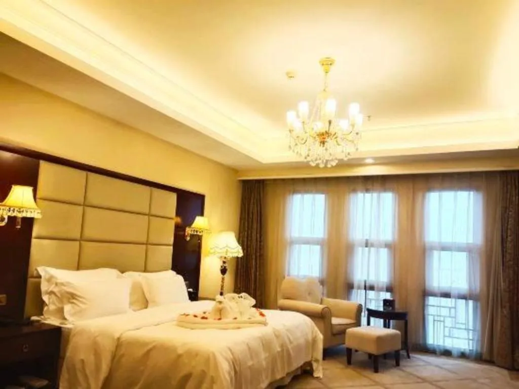 Bed in Dolton Changsha Spa Hotel