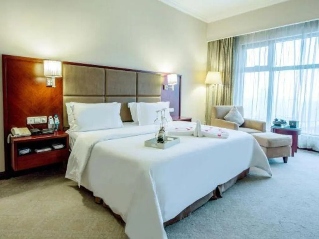 Bed in Dolton Changsha Spa Hotel