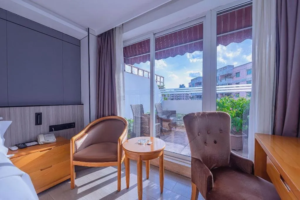 Zhongshan Louis Hotel