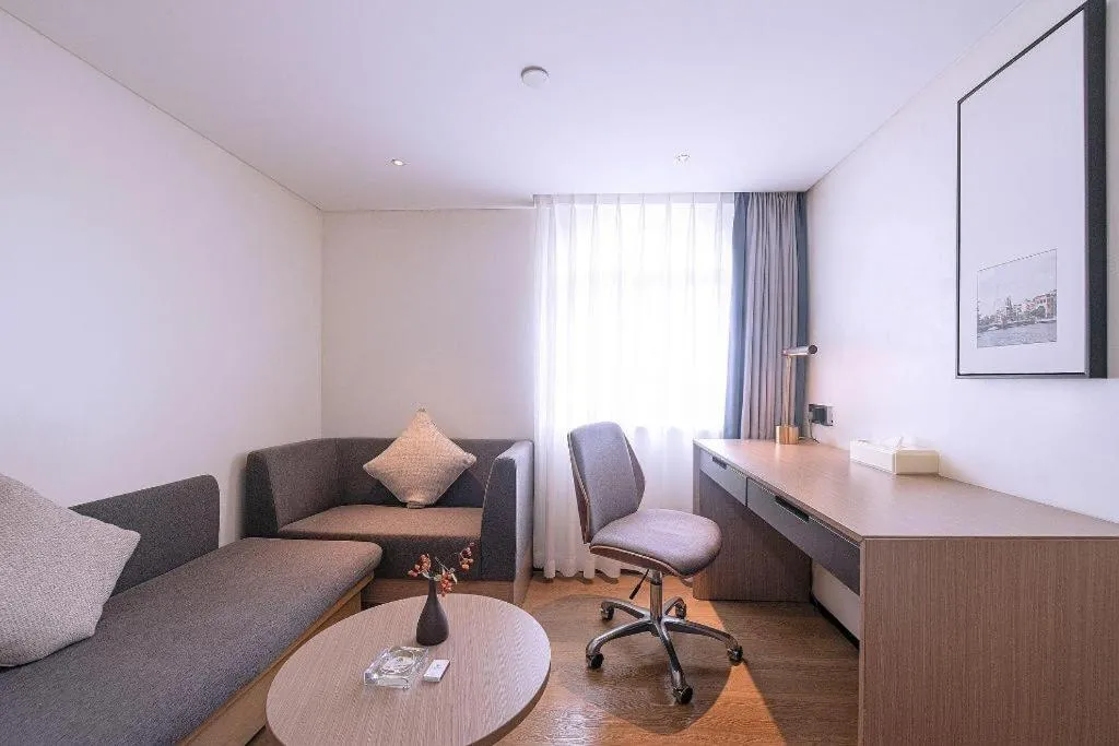 Zhongshan Louis Hotel