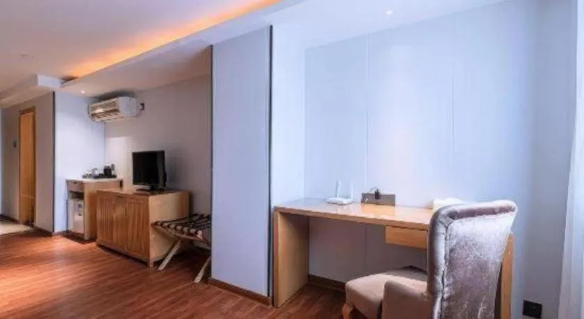 Zhongshan Louis Hotel