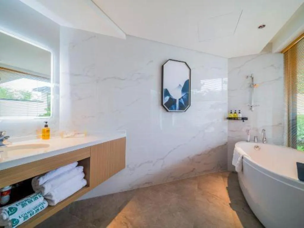 Zhongshan Louis Hotel