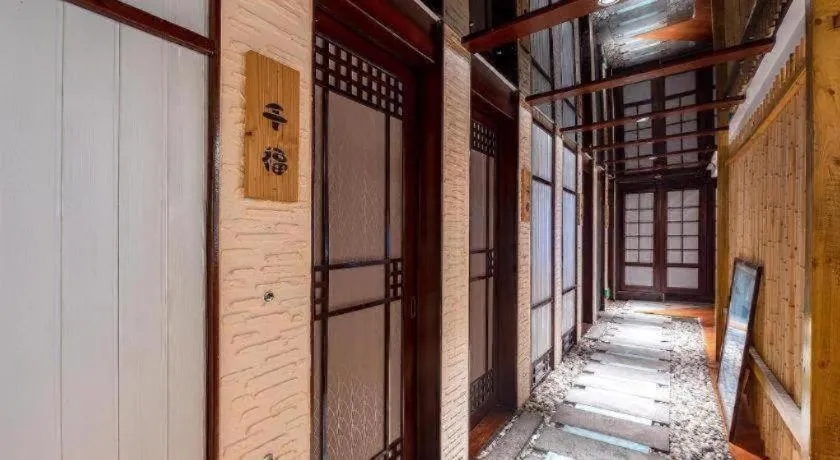 Zhongshan Louis Hotel