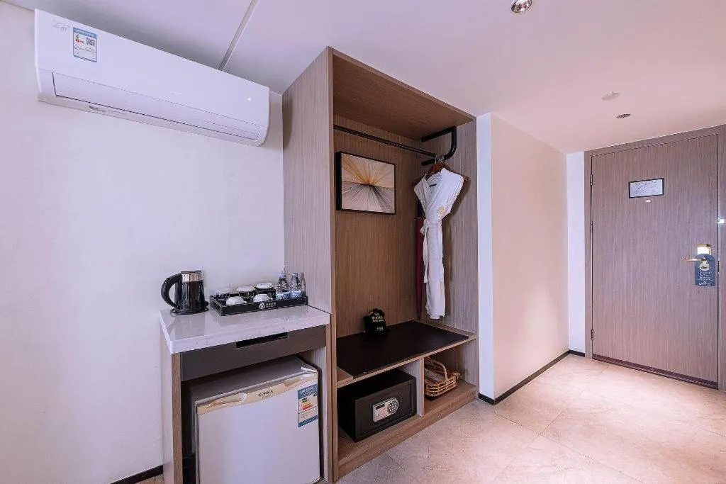 Zhongshan Louis Hotel