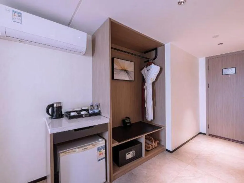 Zhongshan Louis Hotel