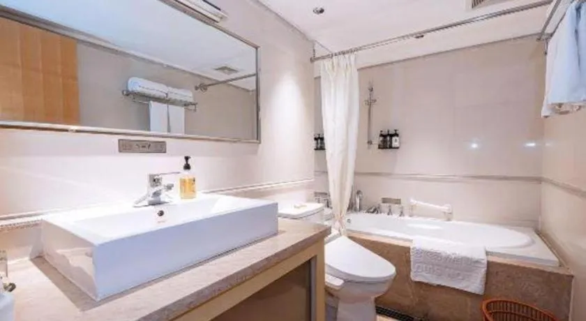 Zhongshan Louis Hotel