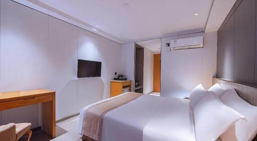 Bed in Zhongshan Louis Hotel