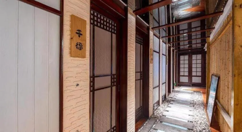 Zhongshan Louis Hotel