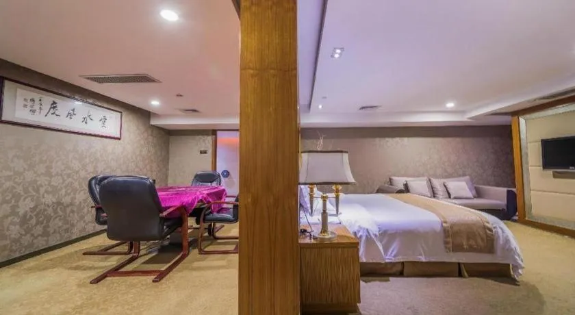 Bed in Zhongshan Louis Hotel