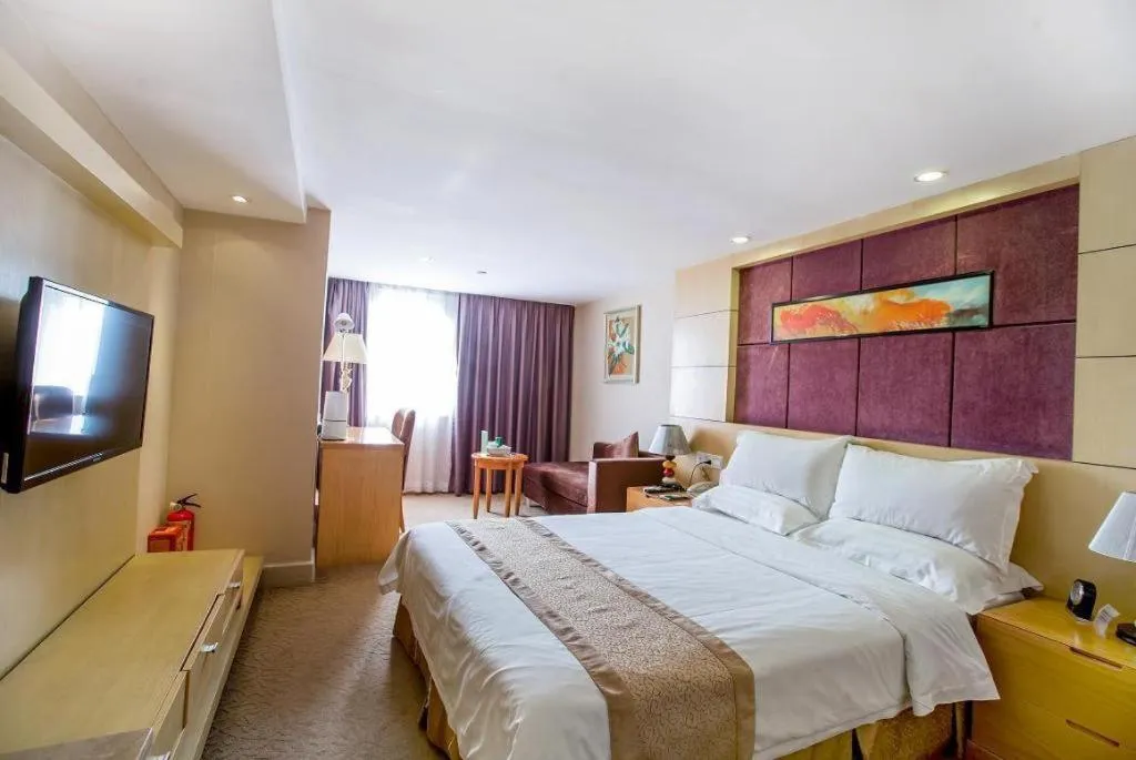 Bed in Zhongshan Louis Hotel