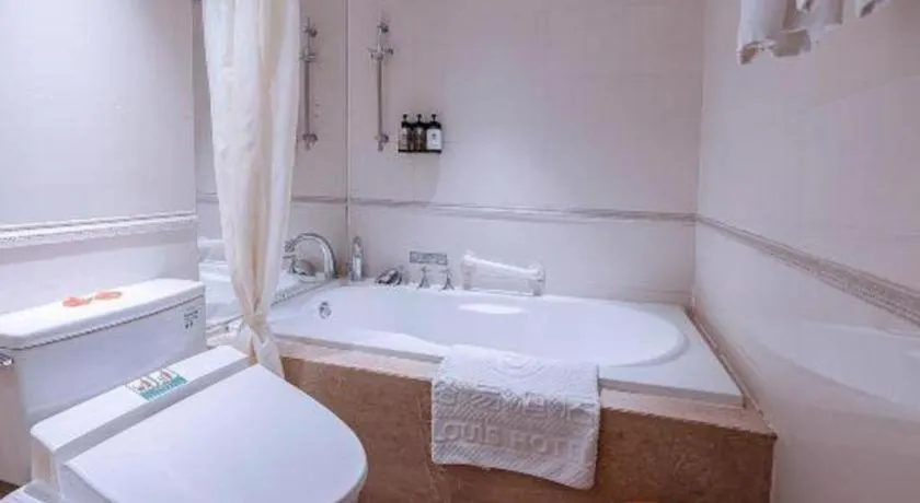 Zhongshan Louis Hotel