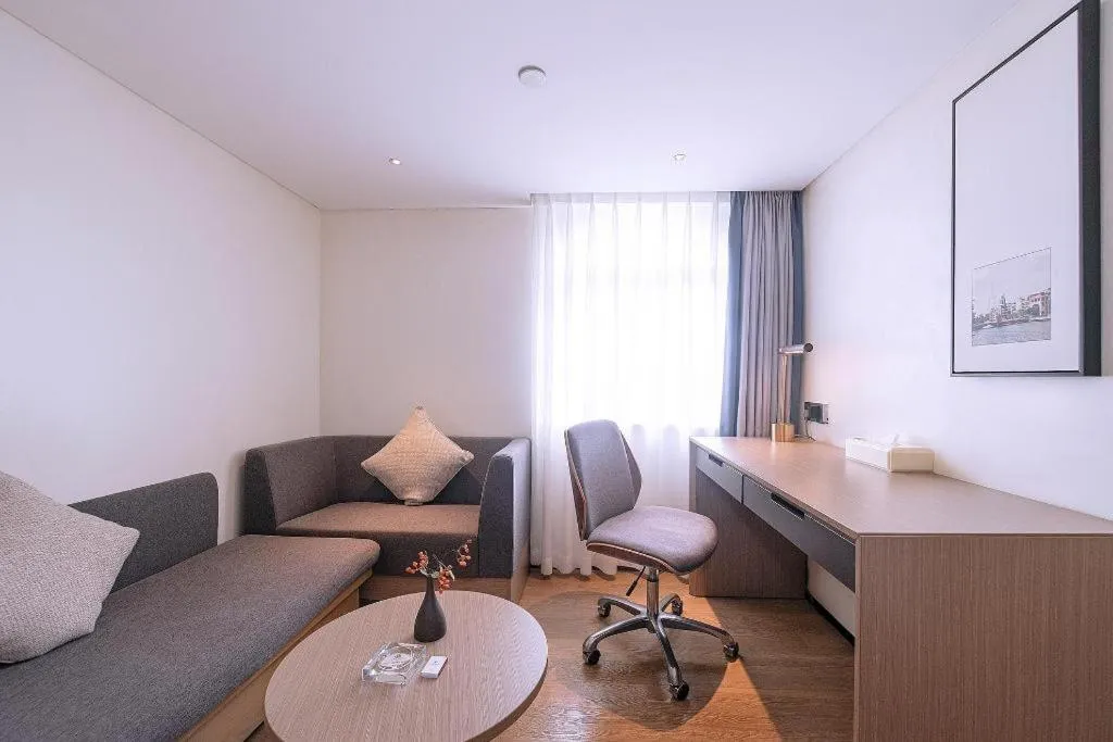 Zhongshan Louis Hotel