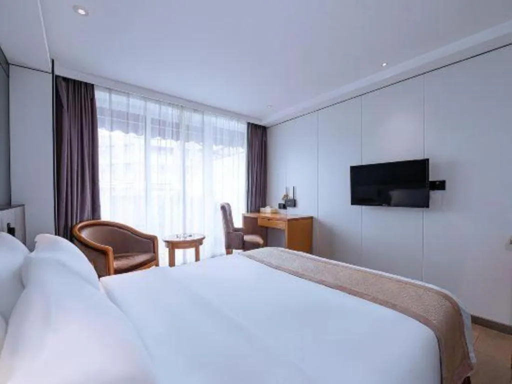 Bed in Zhongshan Louis Hotel