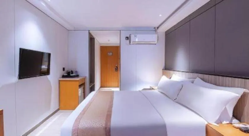 Bed in Zhongshan Louis Hotel