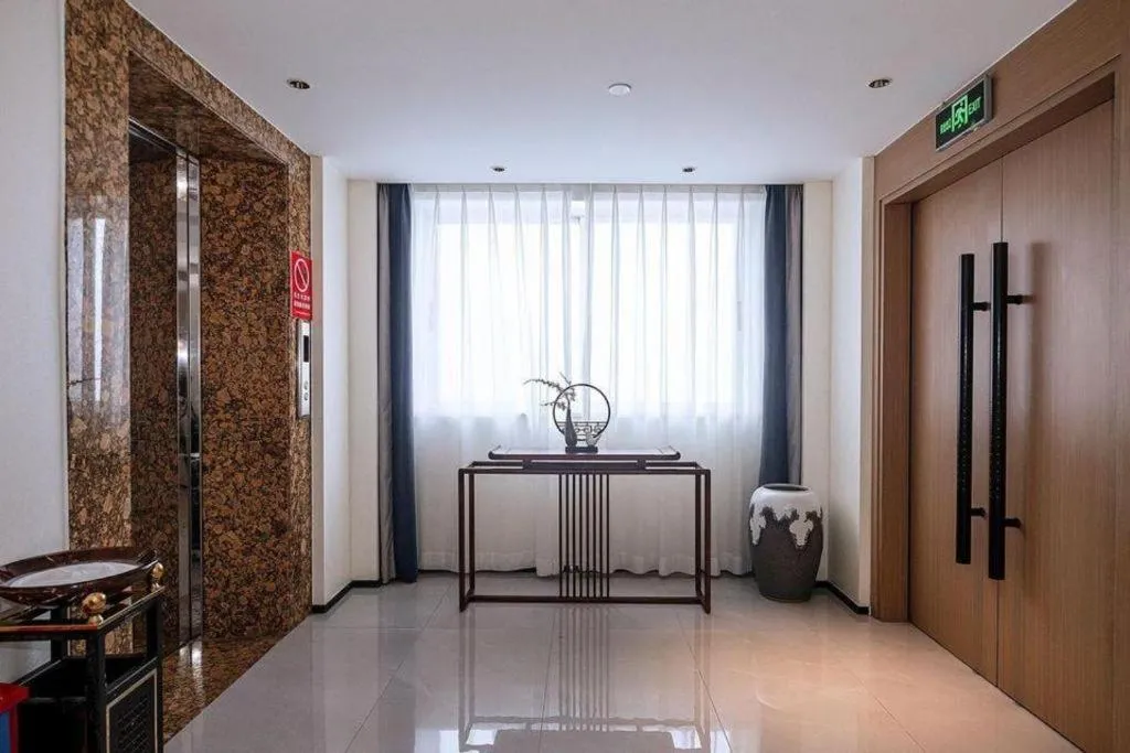 Zhongshan Louis Hotel