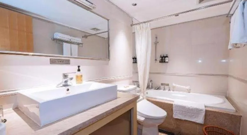 Zhongshan Louis Hotel