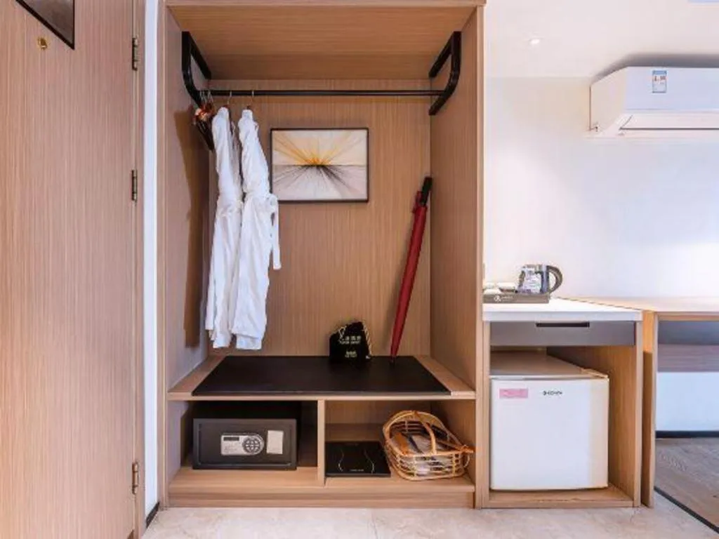 Zhongshan Louis Hotel