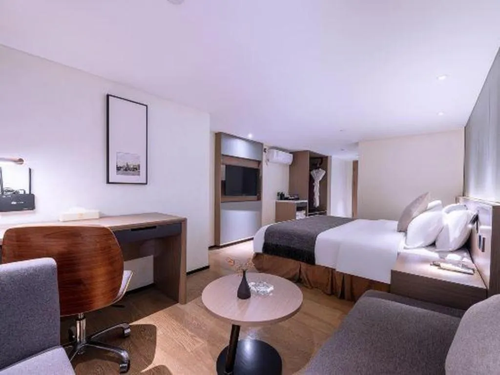 Bed in Zhongshan Louis Hotel