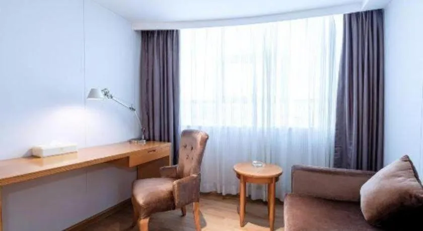 Zhongshan Louis Hotel