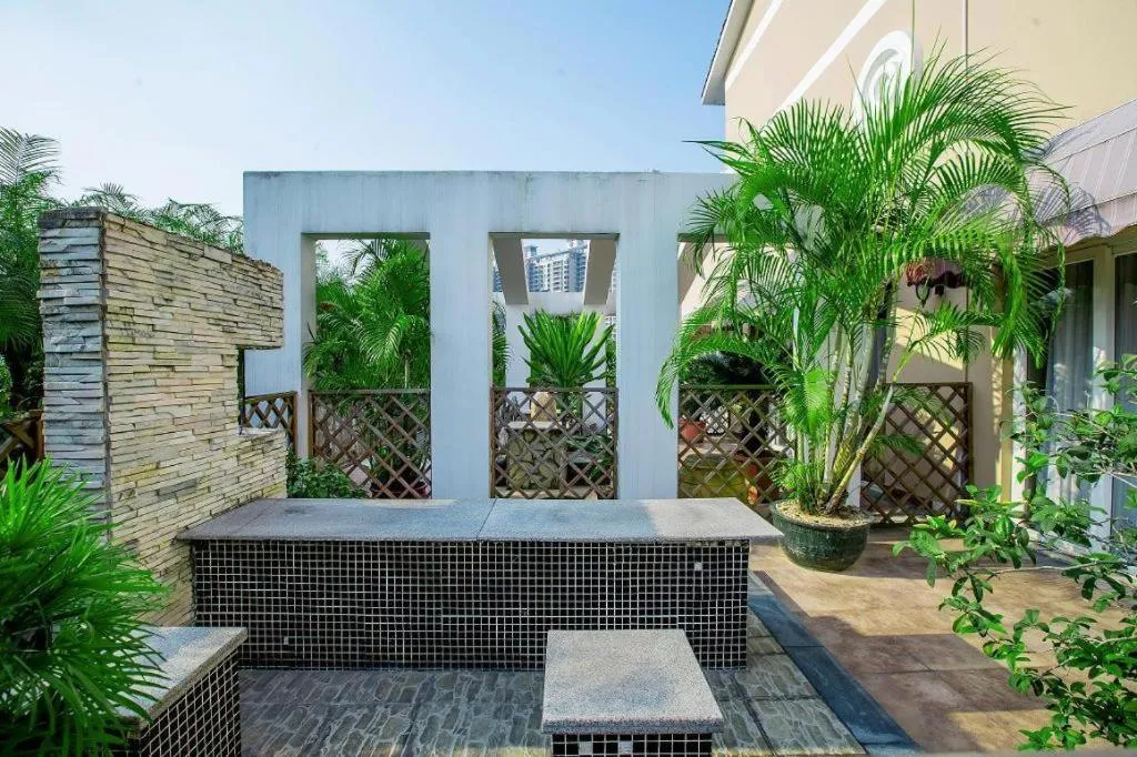 Zhongshan Louis Hotel