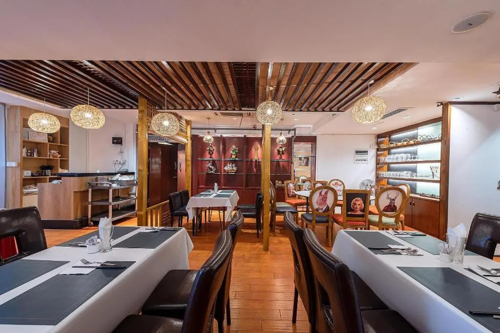 Zhongshan Louis Hotel