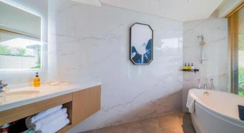 Zhongshan Louis Hotel