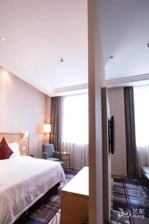 Bed in Zhangjiagang Jiangnan Garden Hotel