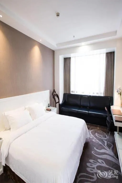 Bed in Zhangjiagang Jiangnan Garden Hotel