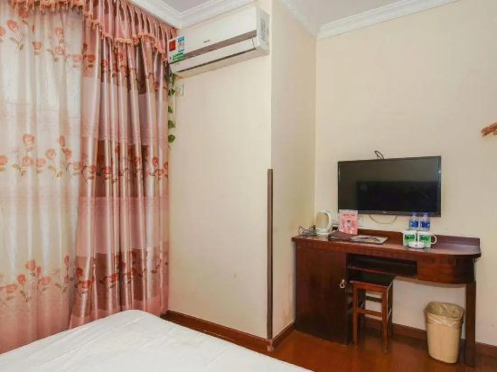 Bed in GreenTree Inn Suzhou Wujiang Zhenze Town Zhennan Road Express Hotel
