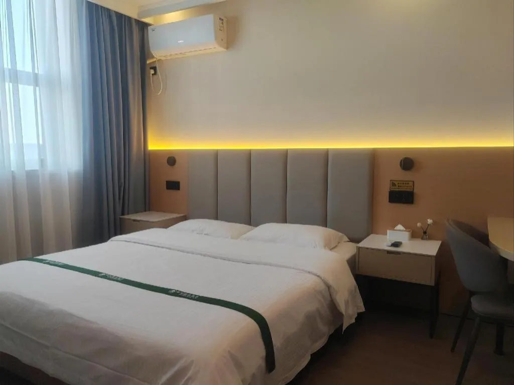 Bed in GreenTree Inn Suzhou Wujiang Zhenze Town Zhennan Road Express Hotel