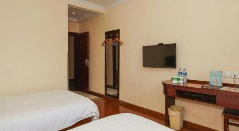 Bed in GreenTree Inn Suzhou Wujiang Zhenze Town Zhennan Road Express Hotel