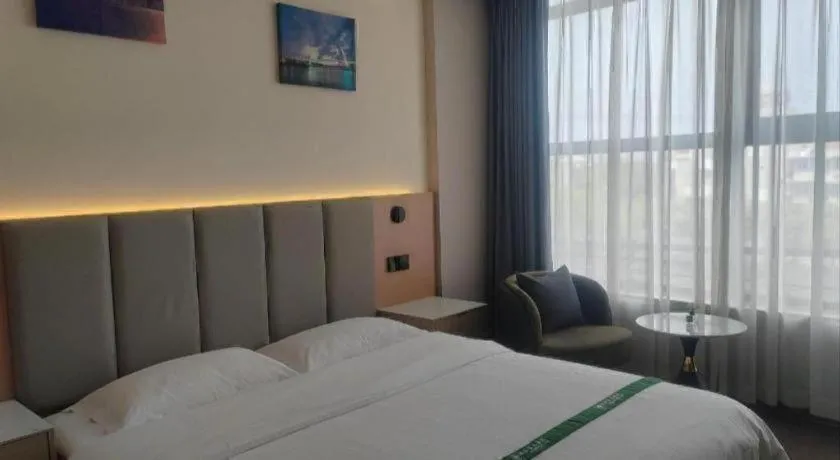 Bed in GreenTree Inn Suzhou Wujiang Zhenze Town Zhennan Road Express Hotel