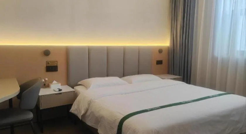 Bed in GreenTree Inn Suzhou Wujiang Zhenze Town Zhennan Road Express Hotel