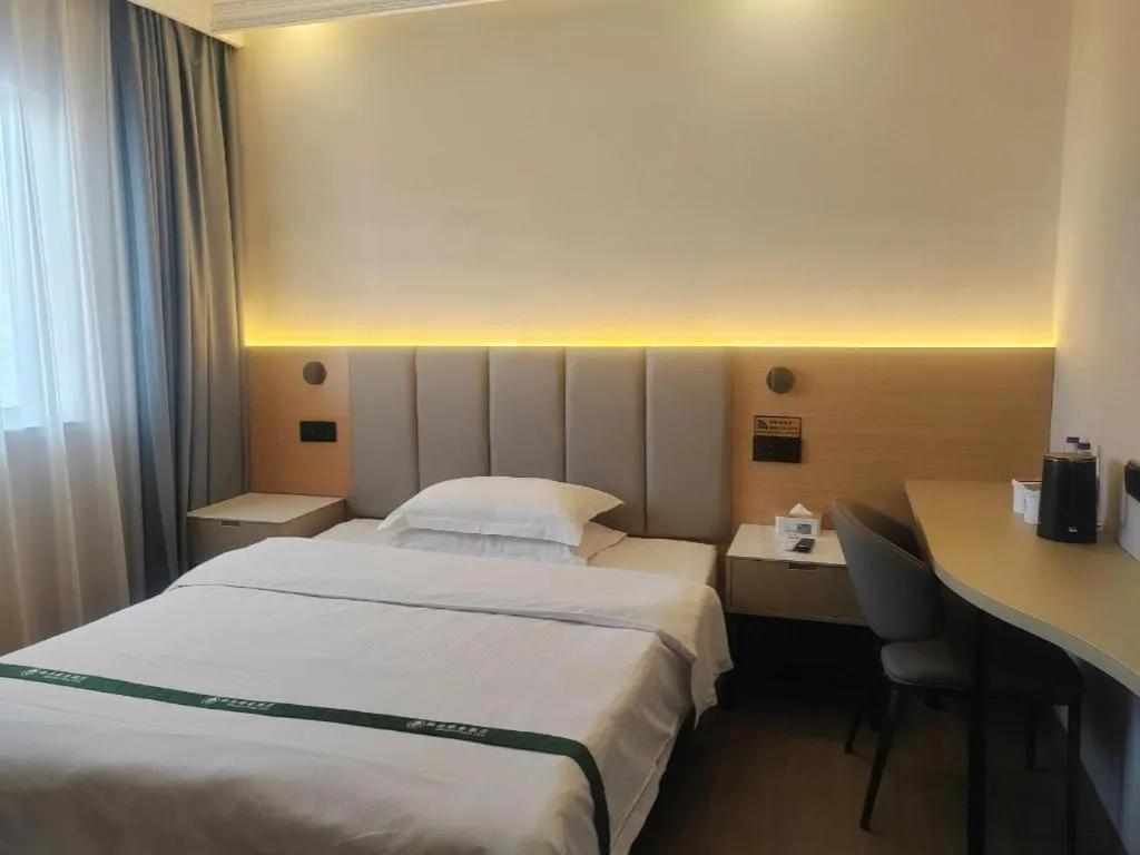 Bed in GreenTree Inn Suzhou Wujiang Zhenze Town Zhennan Road Express Hotel