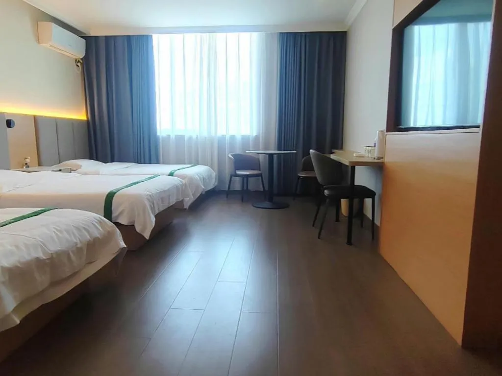 Bed in GreenTree Inn Suzhou Wujiang Zhenze Town Zhennan Road Express Hotel
