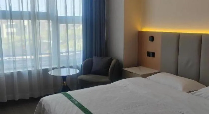 Bed in GreenTree Inn Suzhou Wujiang Zhenze Town Zhennan Road Express Hotel