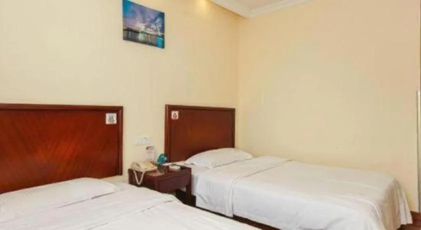 Bed in GreenTree Inn Suzhou Wujiang Zhenze Town Zhennan Road Express Hotel